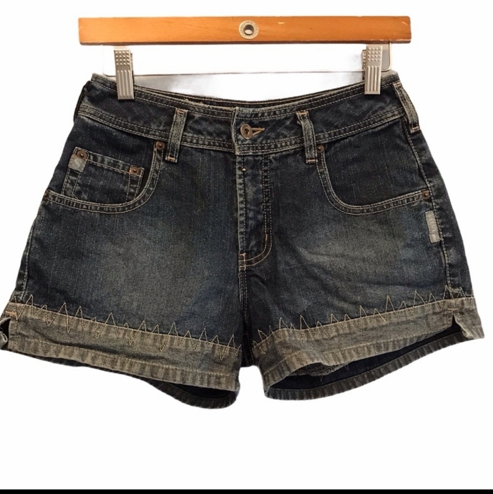 Silver Jeans women’s blue denim shorts size 28